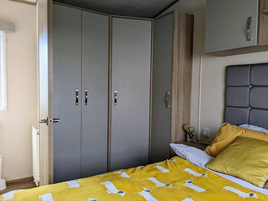 Beautiful Pet Friendly Southerness Caravan With Sea View & Decking Area Mainsriddle Ngoại thất bức ảnh
